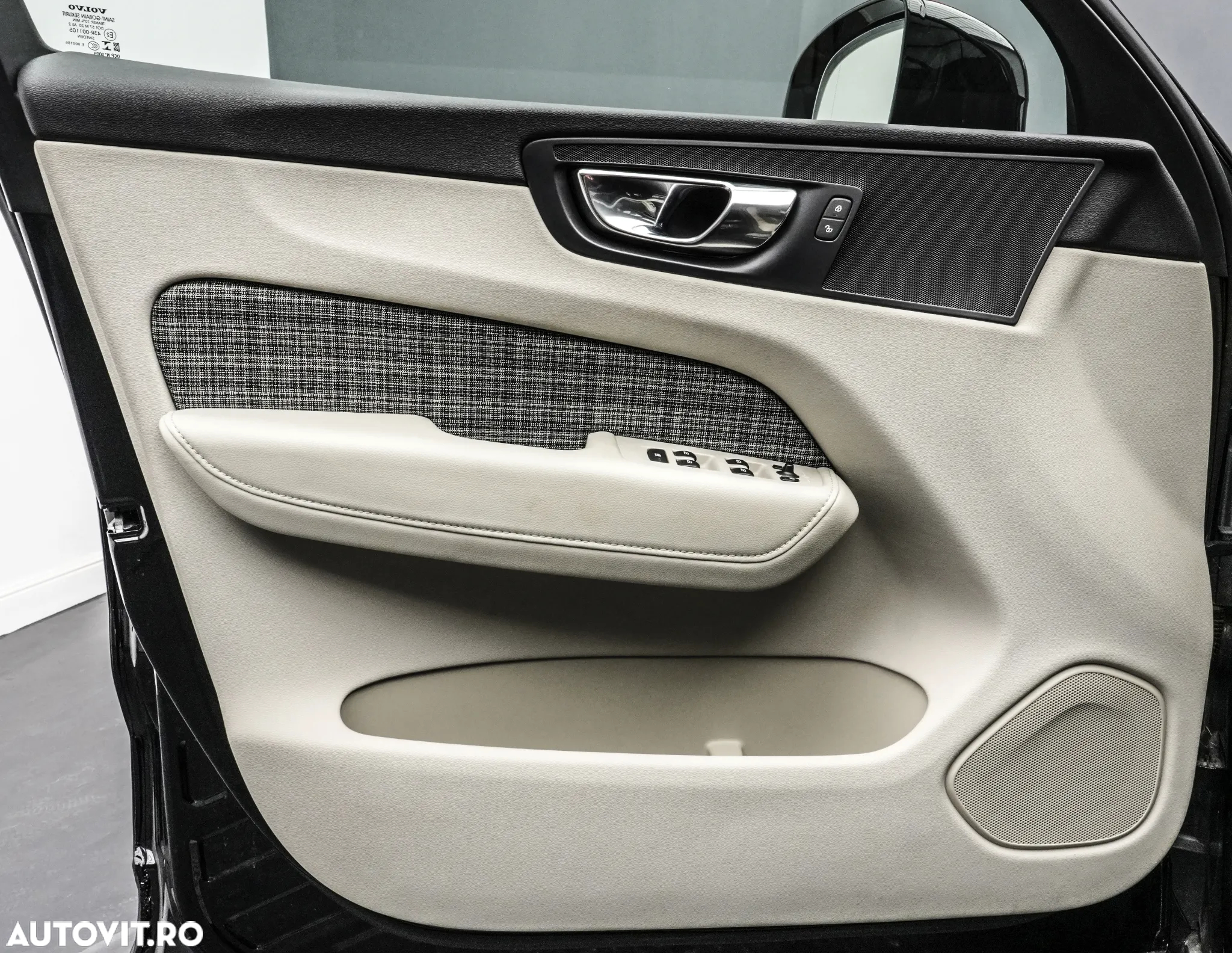 Volvo XC 60 D4 Momentum Pro - 25