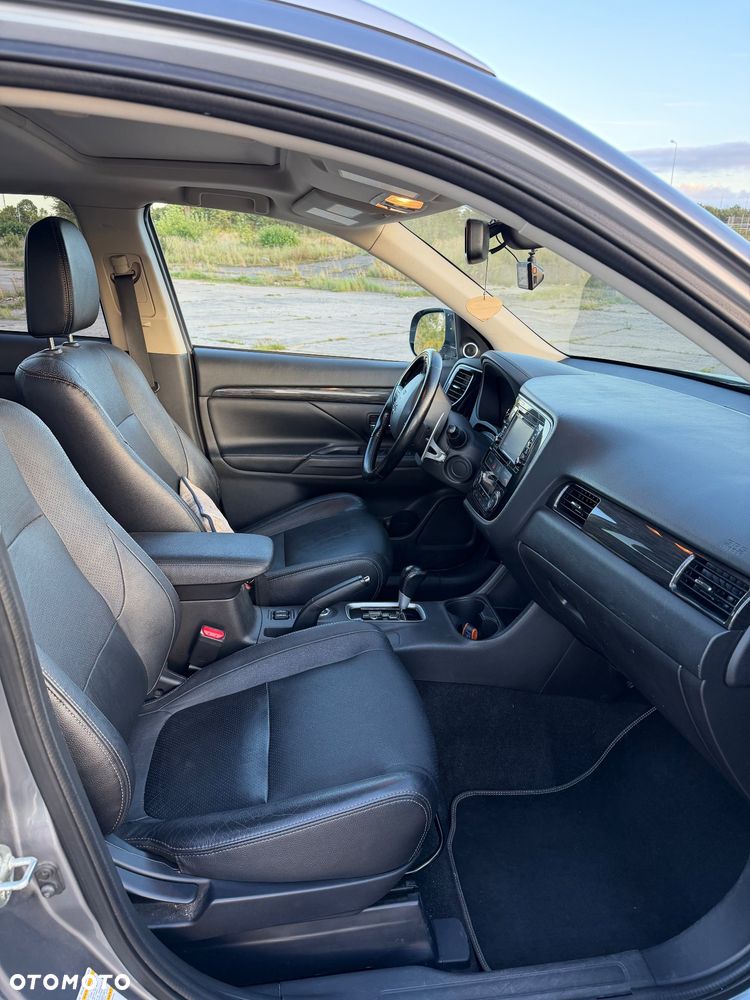 Mitsubishi Outlander - 10