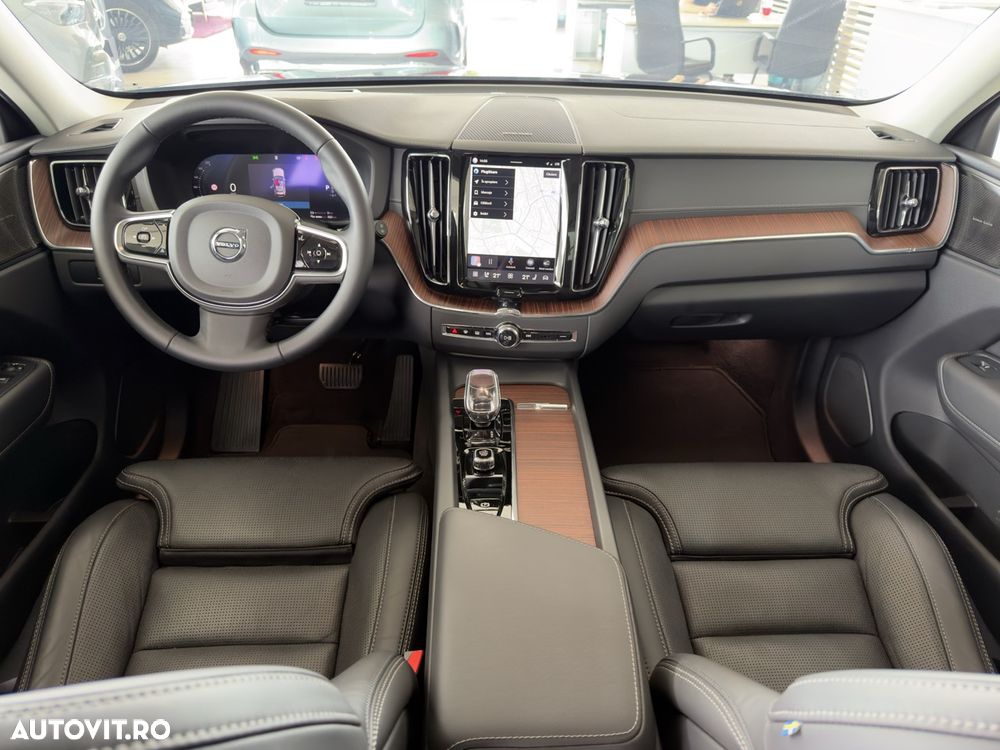 Volvo XC 60 Recharge T8 AWD AT Ultimate Bright - 12