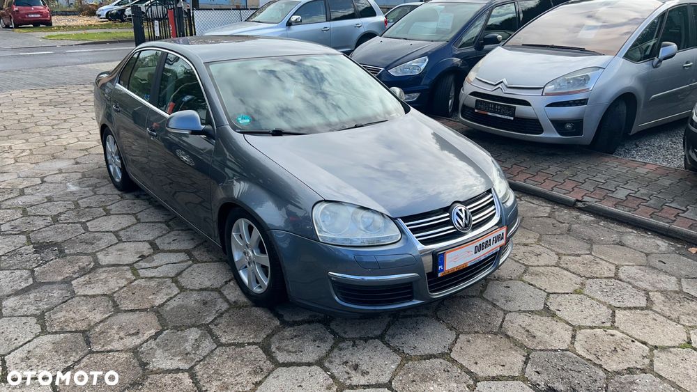 Volkswagen Jetta 1.9 TDI DPF Sportline - 4