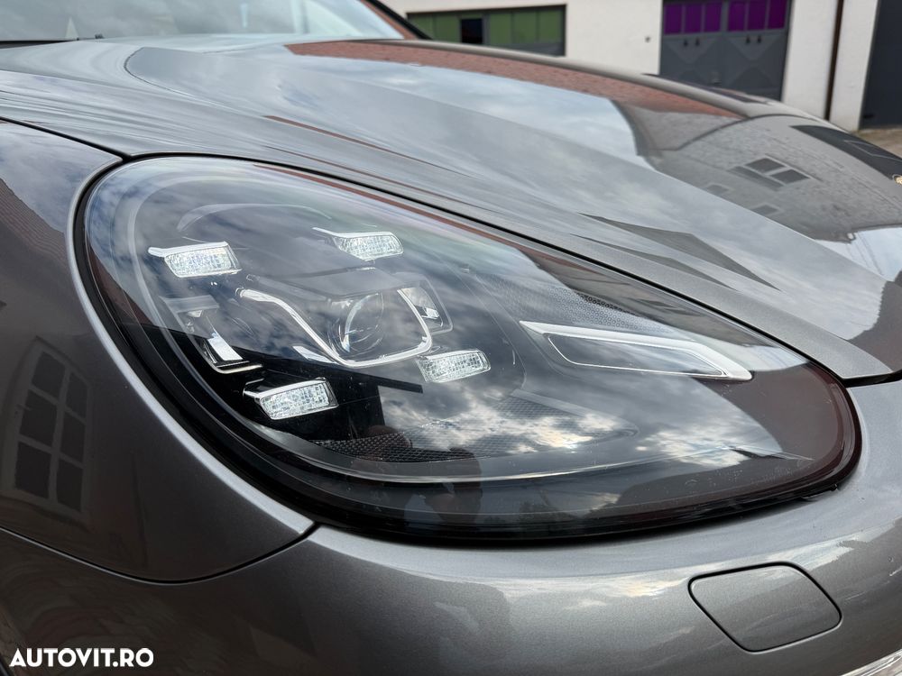 Porsche Cayenne Platinum Edition - 34