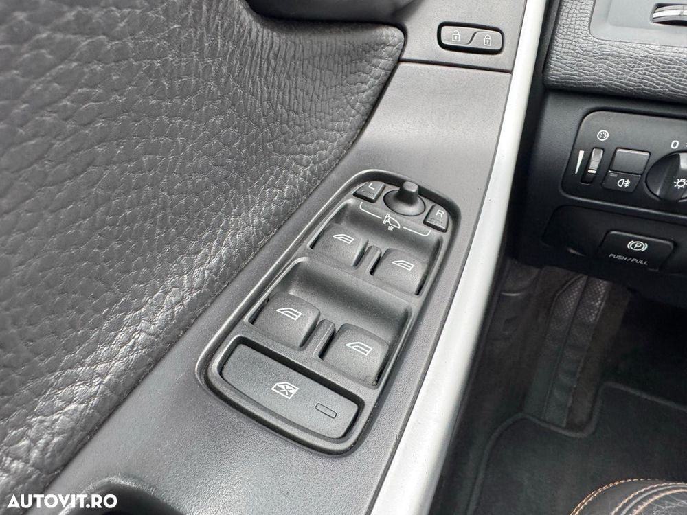 Volvo XC 60 D5 AWD Aut. Momentum - 27