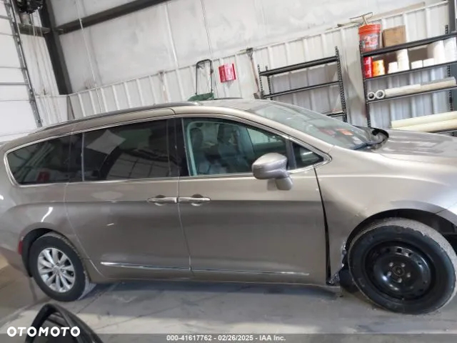 Chrysler Pacifica - 9