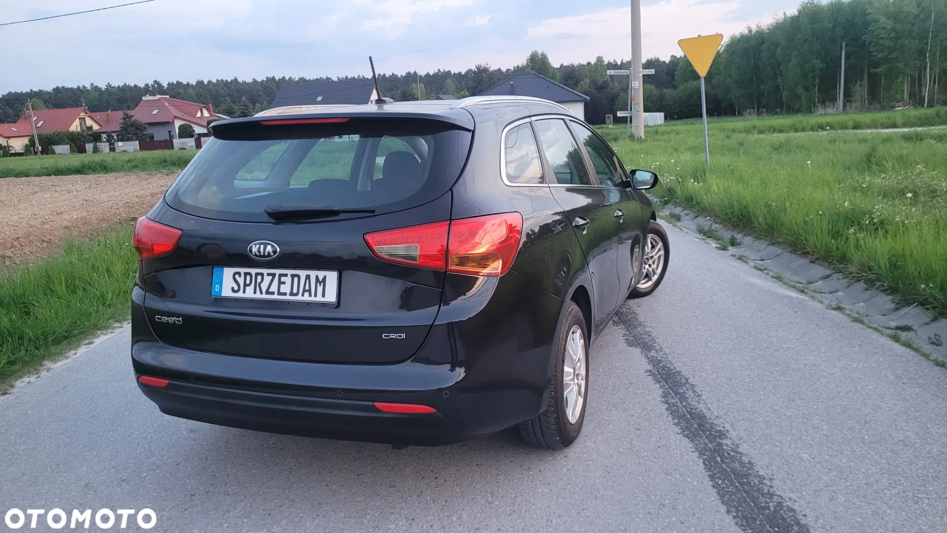 Kia Ceed 1.6 CRDi 128 Dream Team Edition - 10