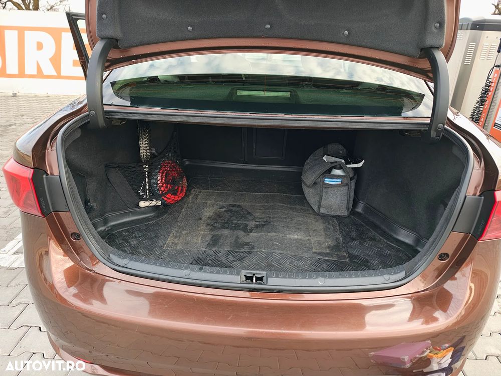 Toyota Avensis 2.0 D-4D Executive Terracotta - 18