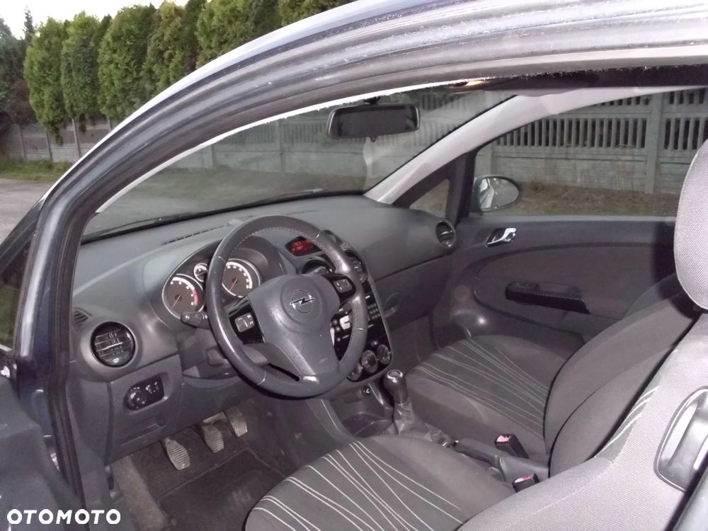 Opel Corsa 1.4 16V 150 Jahre - 18