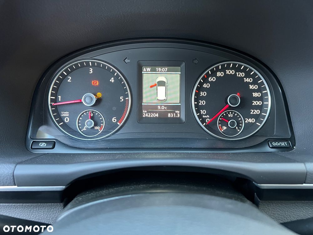 Volkswagen Touran 1.6 TDI DPF BlueMotion Technology Highline - 14