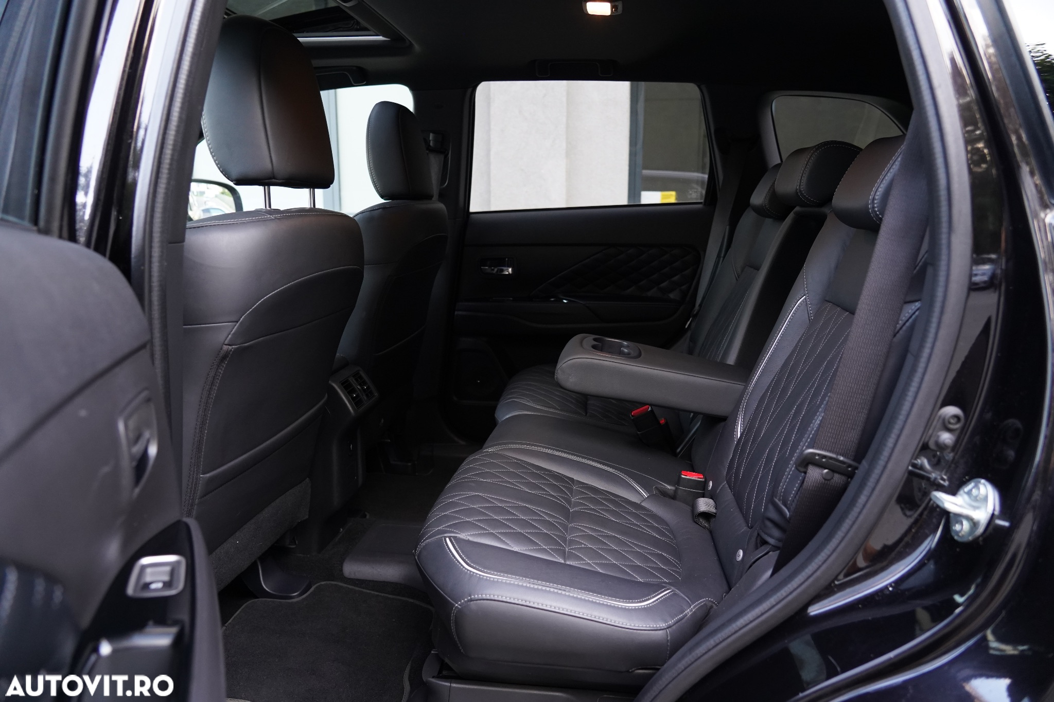 Mitsubishi Outlander 2.4 4WD Plug-In Hybrid Top - 10