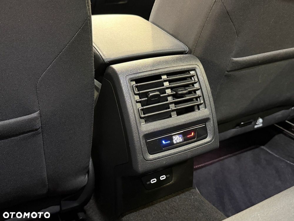 Volkswagen Golf - 25