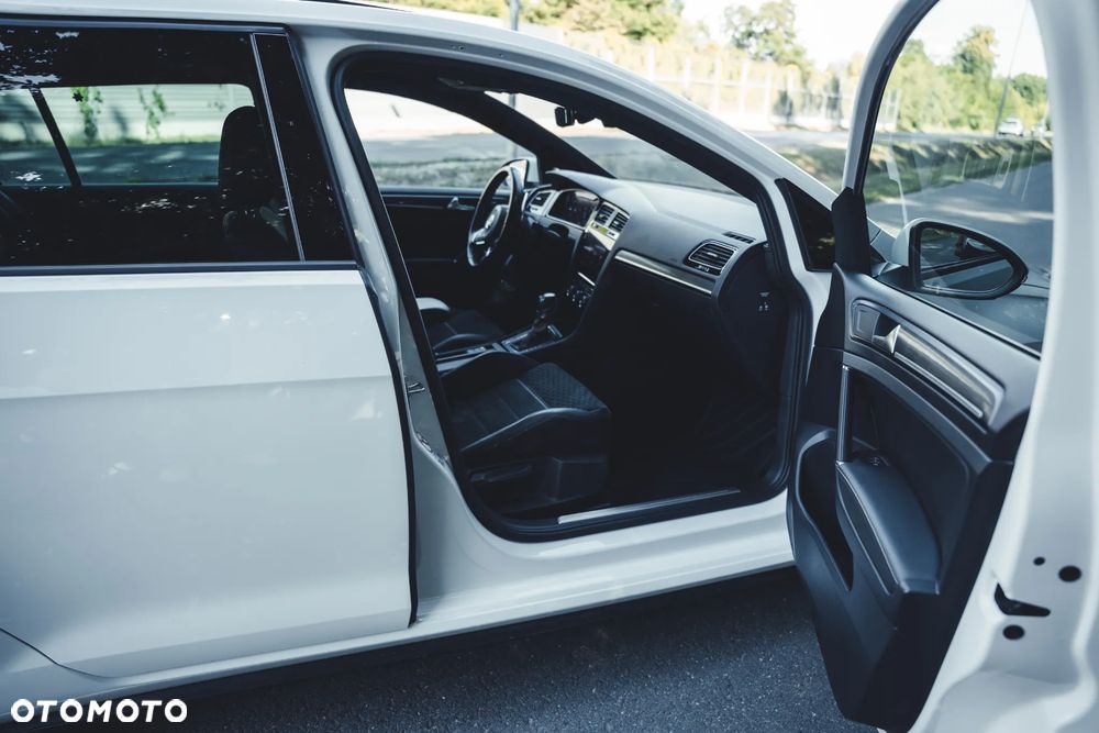 Volkswagen Golf - 22