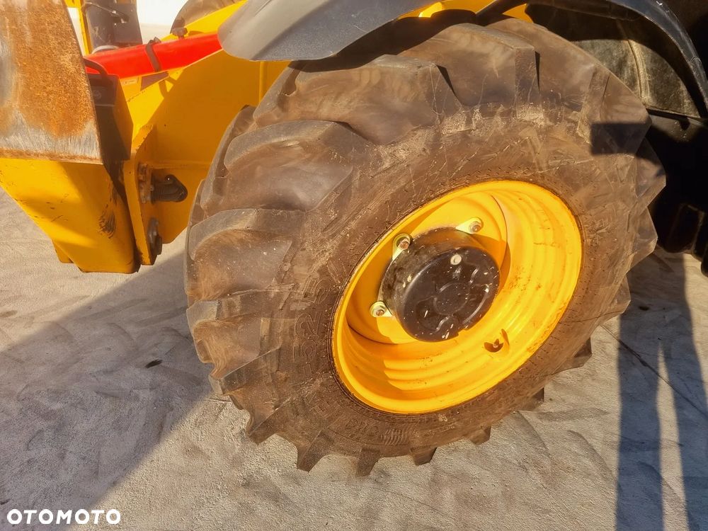 JCB 540-140 jak Manitou MT 1440 R287 - 17