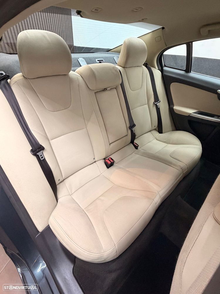 Volvo S60 2.0 D3 Summum Start/Stop - 33
