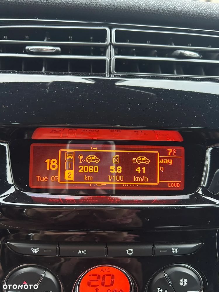 Citroën DS3 HDi 90 FAP SoChic - 13