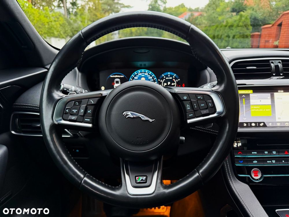 Jaguar F-Pace 2.0 i4P AWD R-Sport - 25