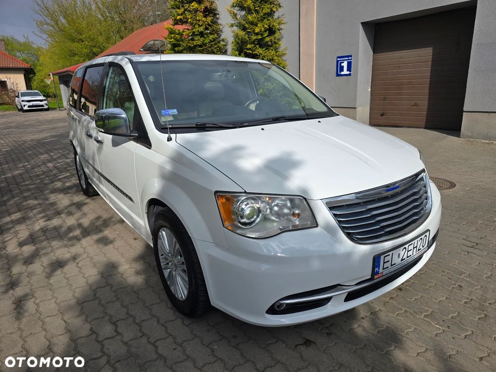Chrysler Town & Country - 31