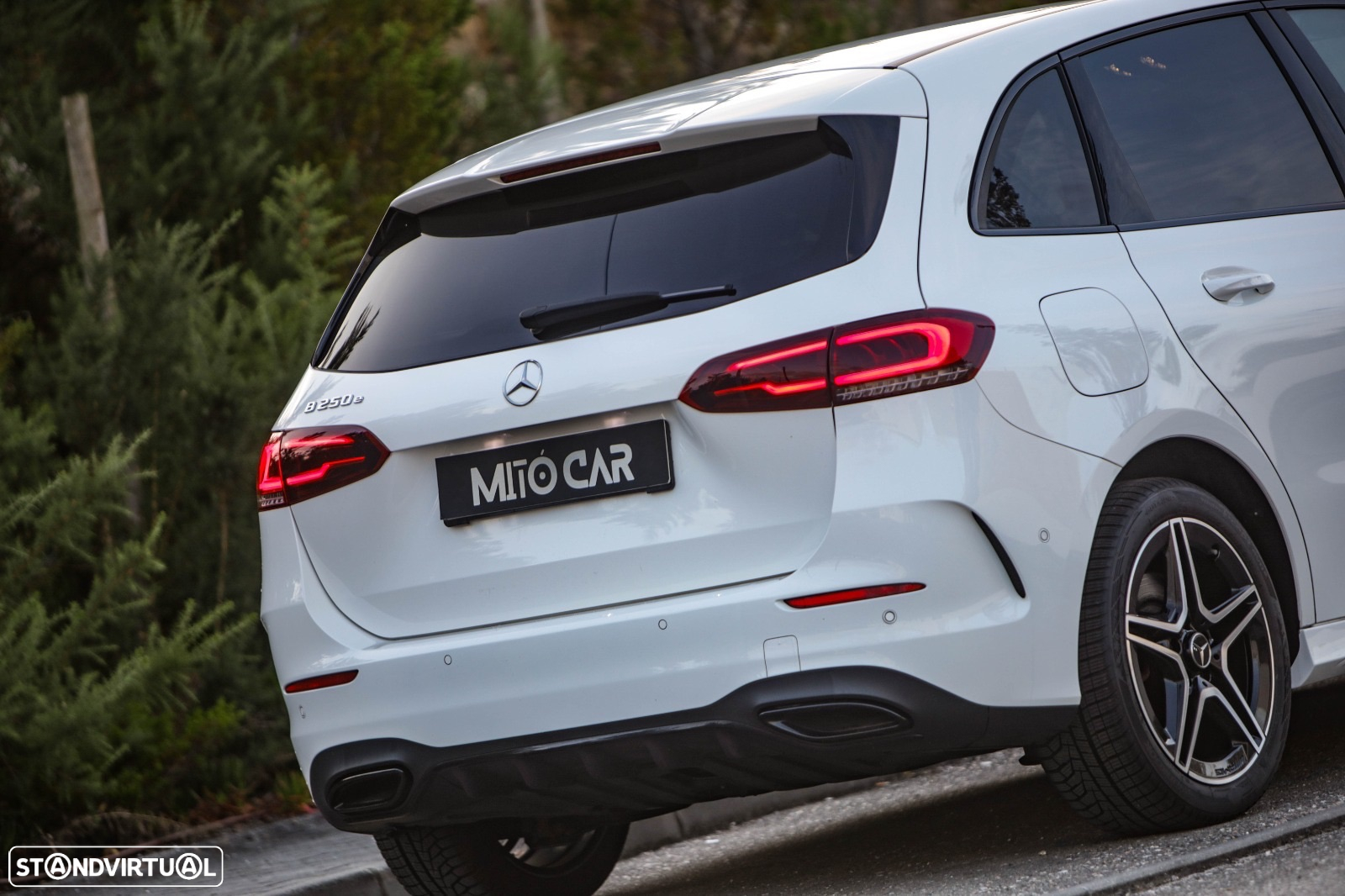 Mercedes-Benz B 250 e AMG Line - 18