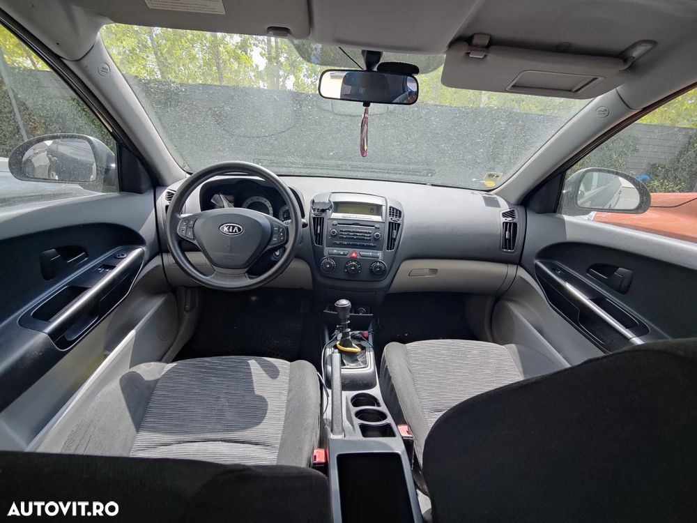 Dezmembrez KIA Ceed gri inchis 1,6 CRDI 16V 2008 66KW D4FB - 6