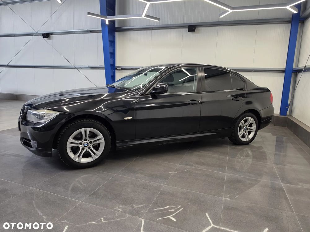 BMW Seria 3 318i - 4