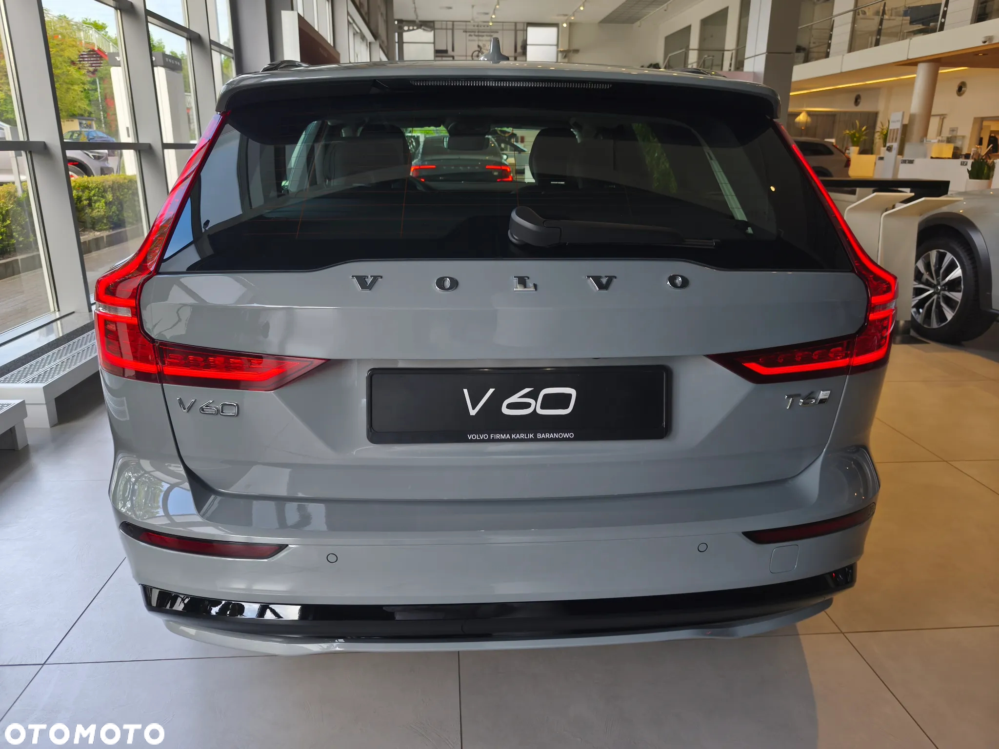 Volvo V60 T6 AWD Plug-In Hybrid Plus Dark - 3