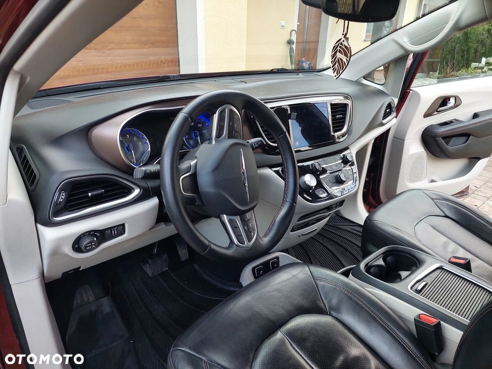 Chrysler Pacifica - 19