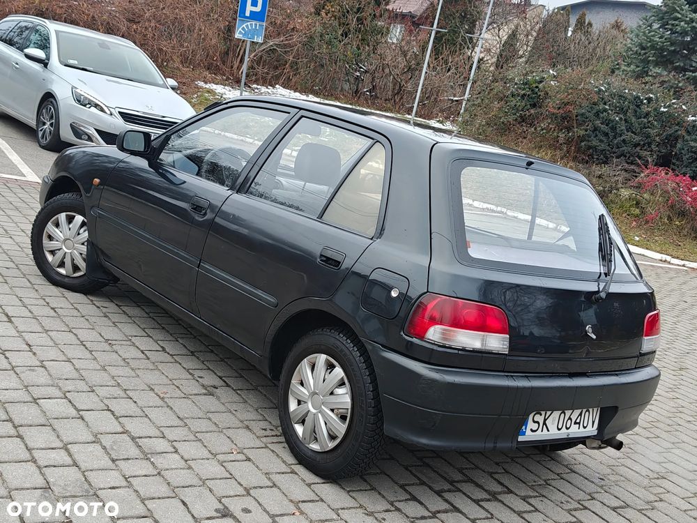 Daihatsu Charade - 2