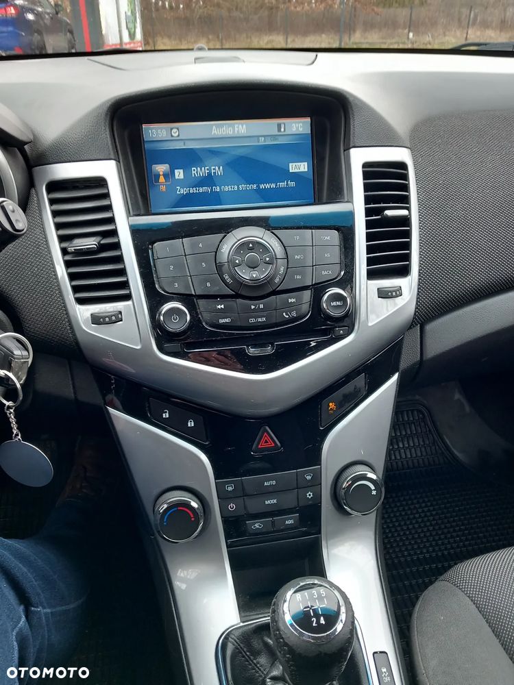 Chevrolet Cruze 1.8 LS+ - 10