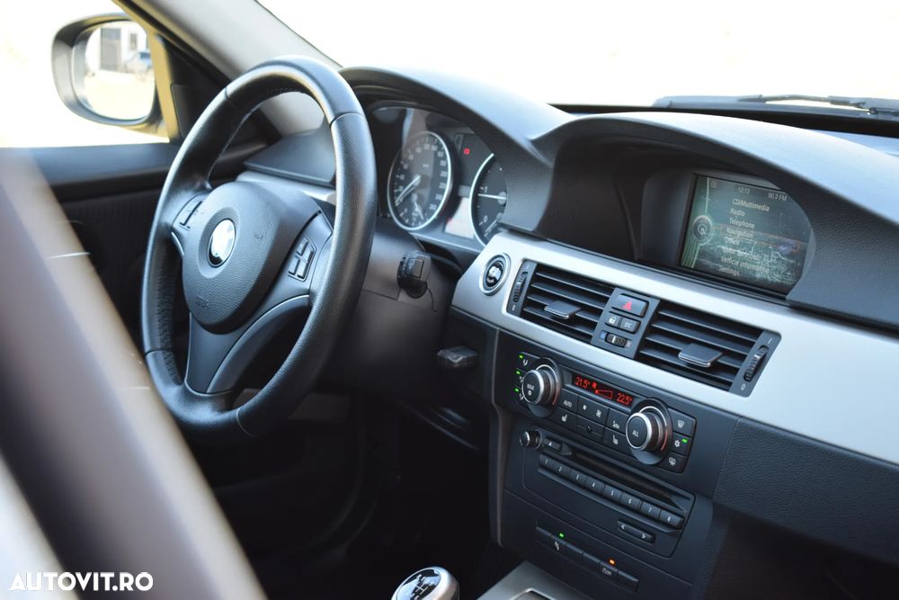 BMW Seria 3 318d Sport Line - 33