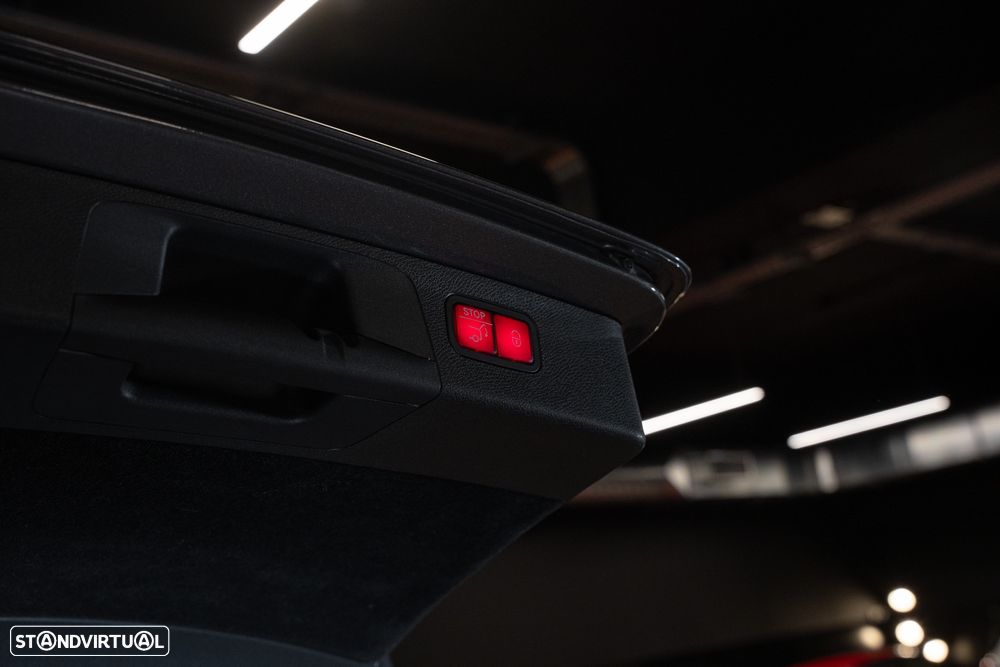 Mercedes-Benz E 300 e AMG Line - 29