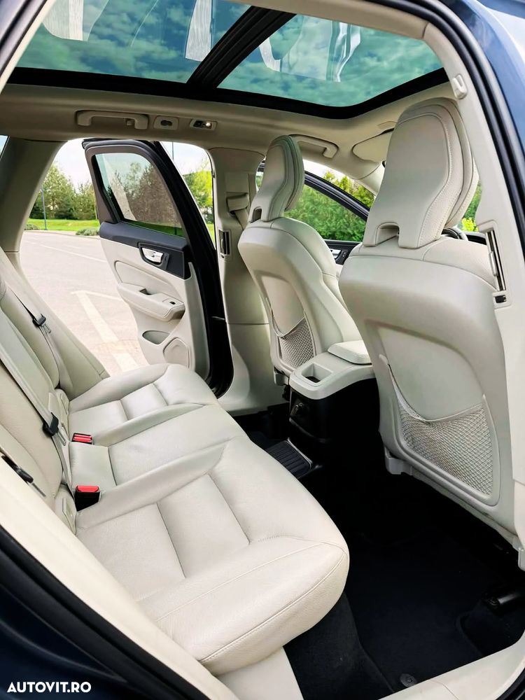 Volvo XC 60 T8 Twin Engine AWD Momentum - 7
