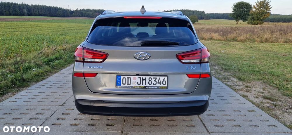 Hyundai i30 1.6 D Premiere Luxury DCT - 16