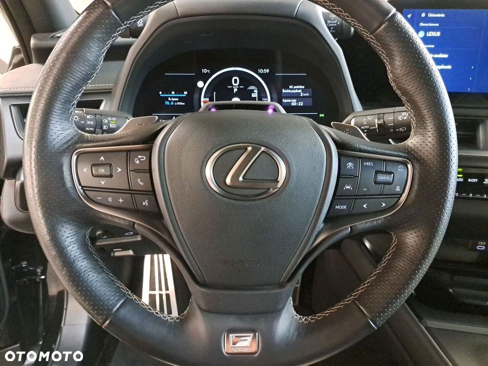 Lexus UX - 32