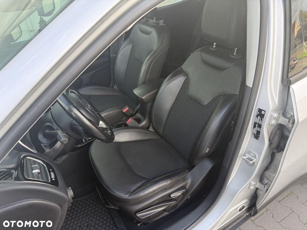 Jeep Compass - 26