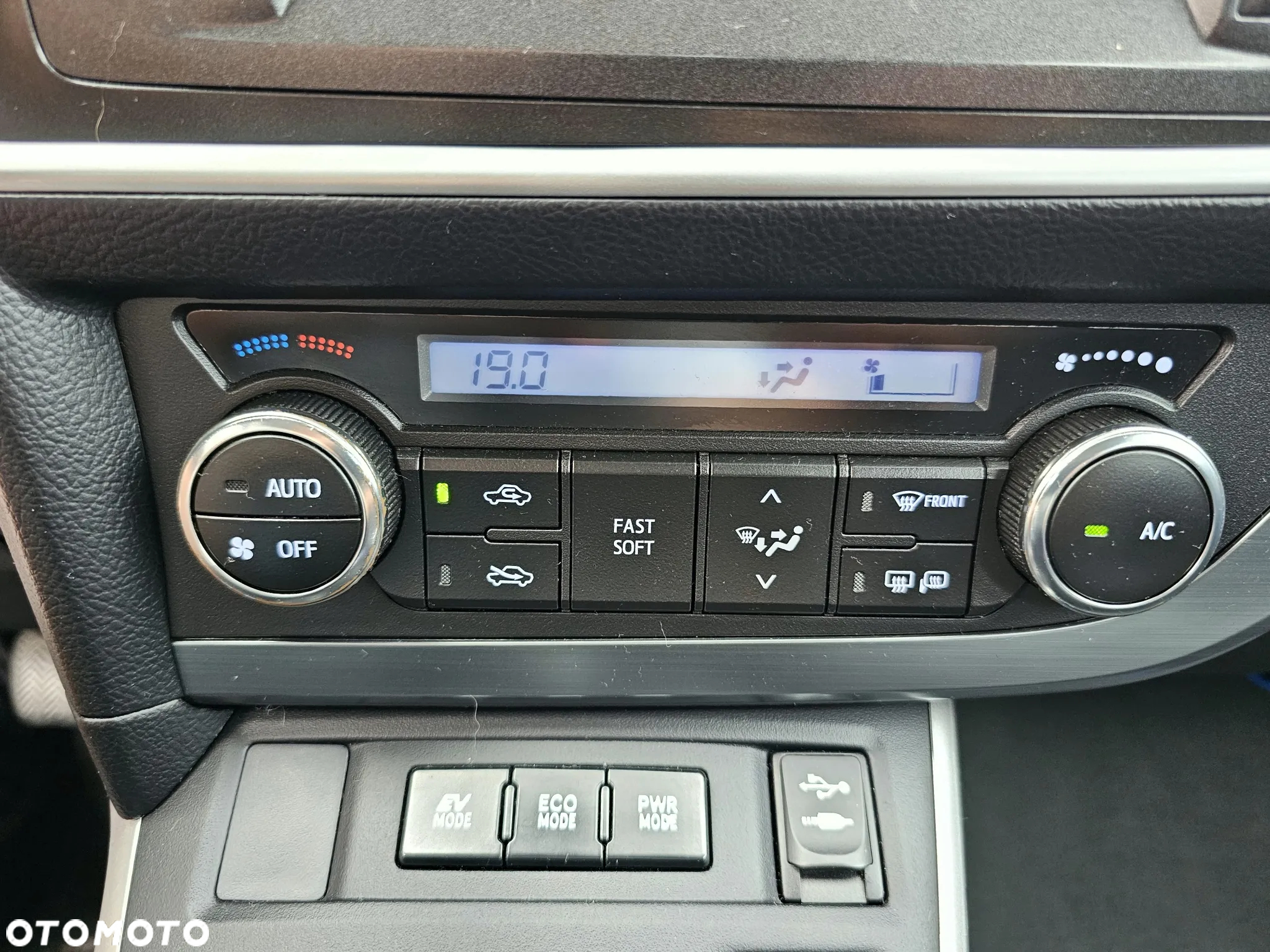 Toyota Auris 1.8 HSD Prestige NAVI - 30