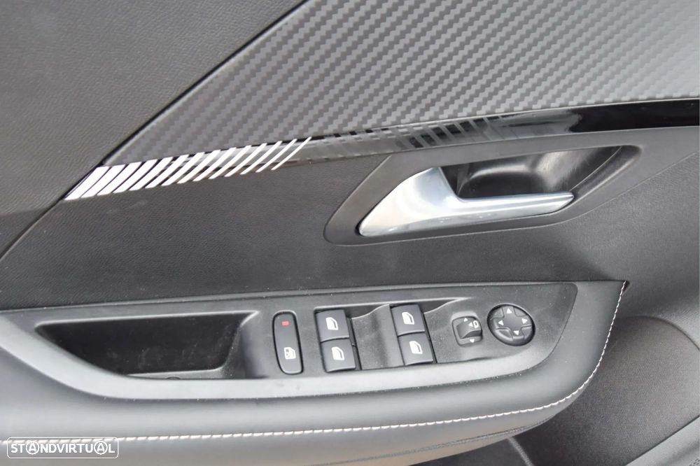 Peugeot 208 1.2 Hybrid Allure e-DCS6 - 11