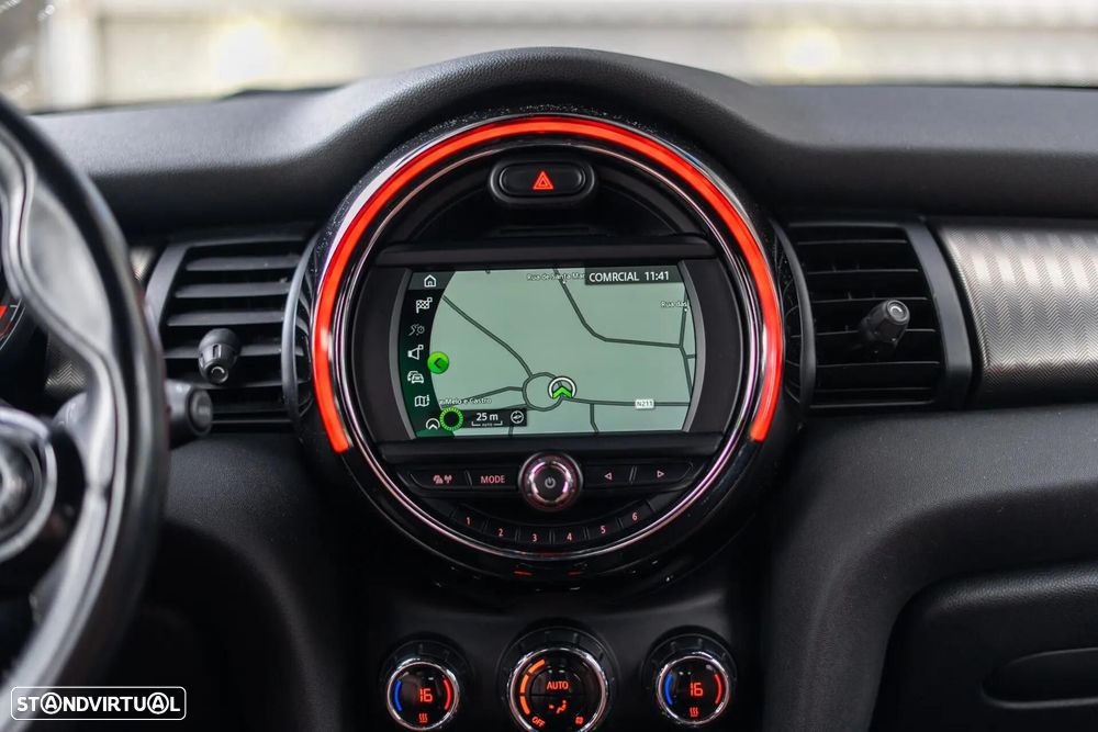 MINI 5 Portas Cooper D Auto - 20