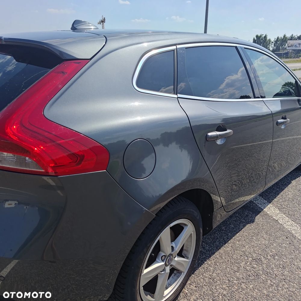 Volvo V40 D2 - 9
