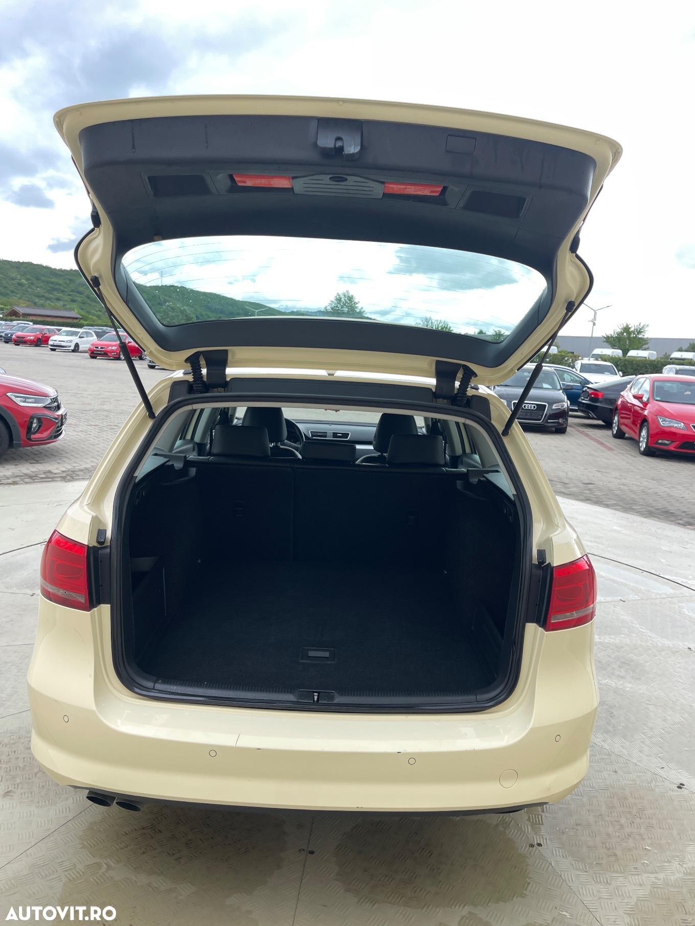Volkswagen Passat 2.0 TDI BlueMotion Tehnology DSG Trendline - 28
