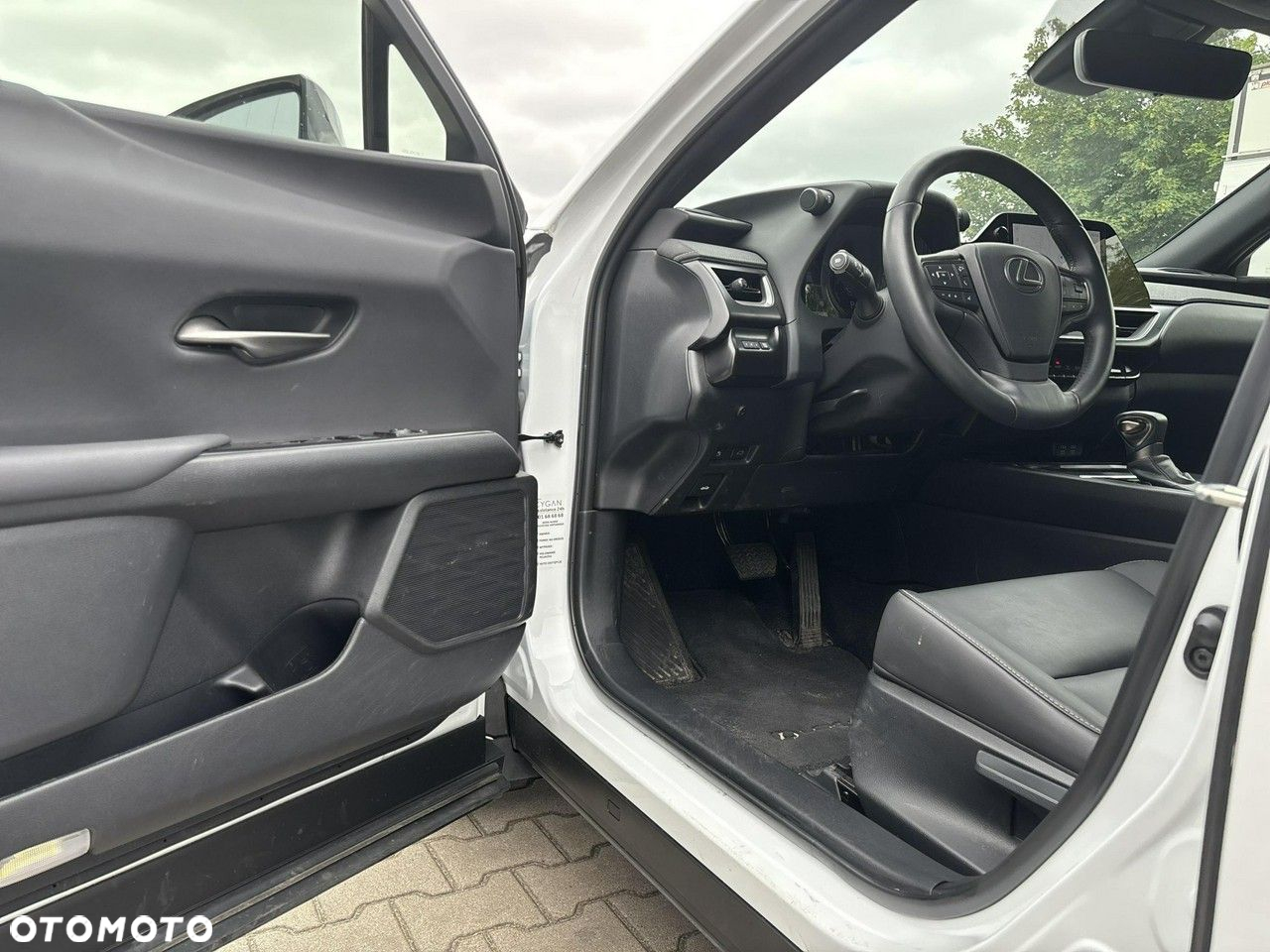 Lexus UX - 10