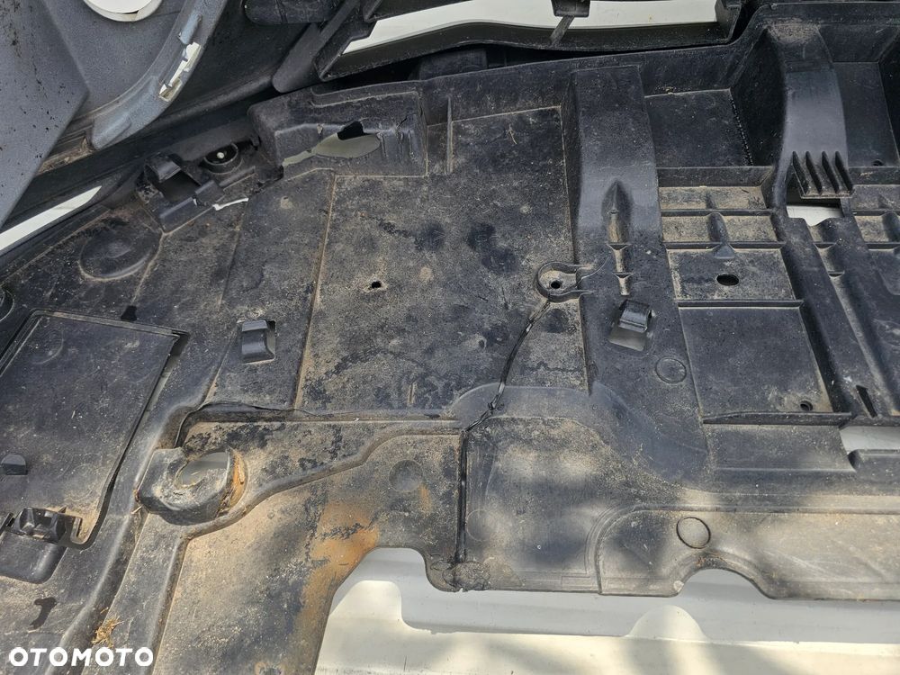 Megane IV 4 16r - zderzak przod podłoga - 9