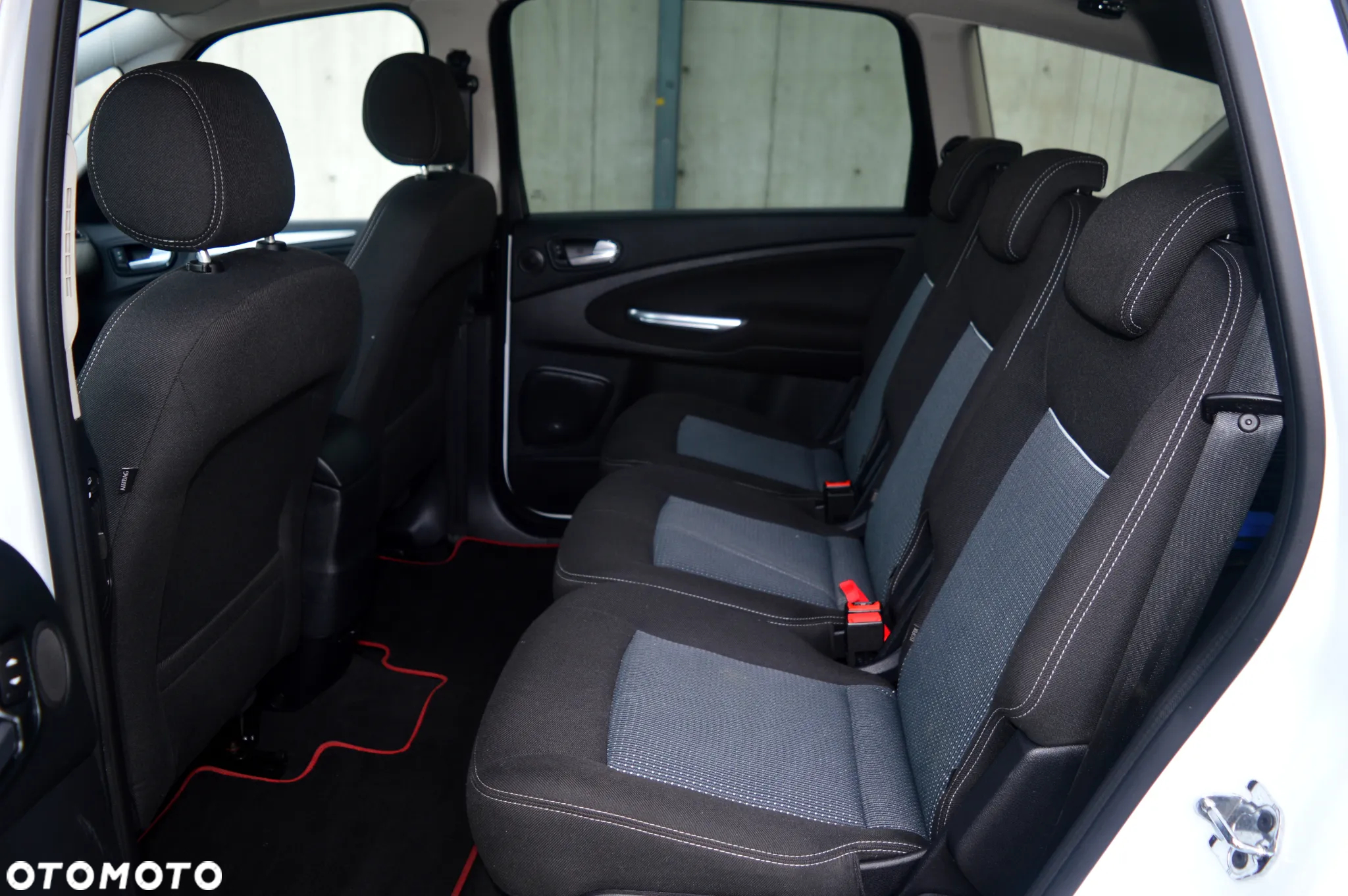 Ford S-Max - 11