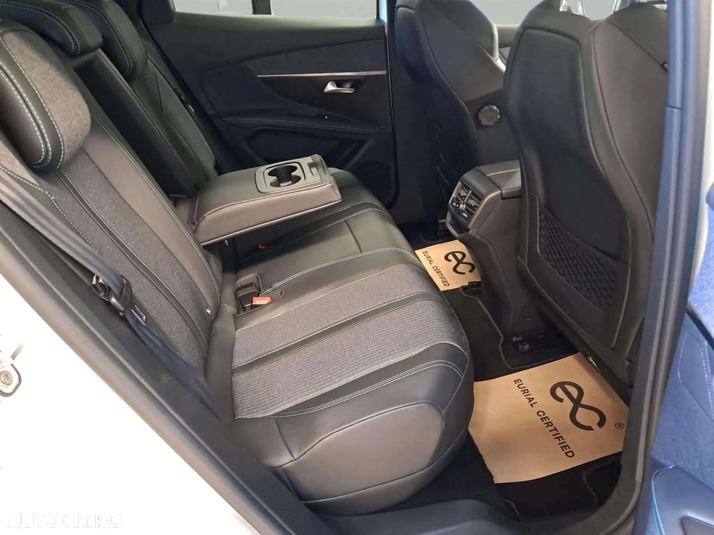 Peugeot 3008 PHEV 300 EAT8 4X4 Allure Pack - 11