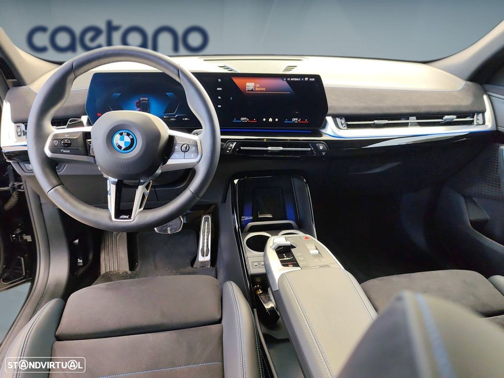 BMW iX2 eDrive20 Pack Desportivo M - 12