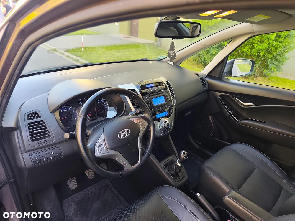 Hyundai ix20 1.4 Premium - 14