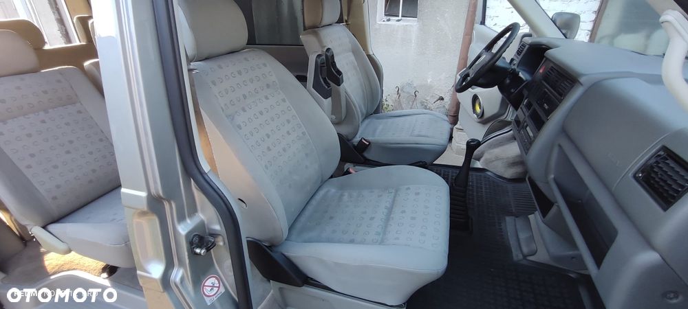 Volkswagen Caravelle - 18