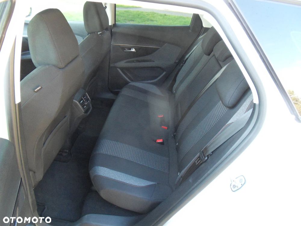 Peugeot 3008 1.5 BlueHDi Allure S&S EAT8 - 11