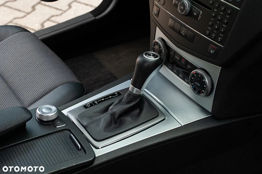 Mercedes-Benz Klasa C 200 T 7G-TRONIC Avantgarde Edition - 23
