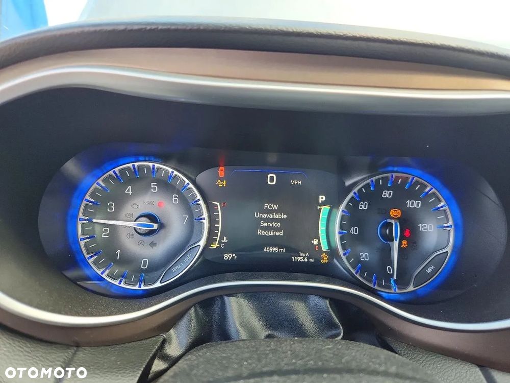 Chrysler Pacifica - 12