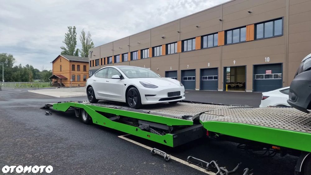 Tesla Model 3 - 12