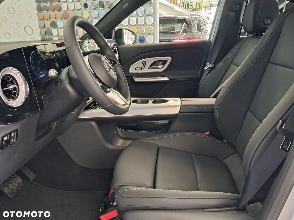 Mercedes-Benz GLB - 24