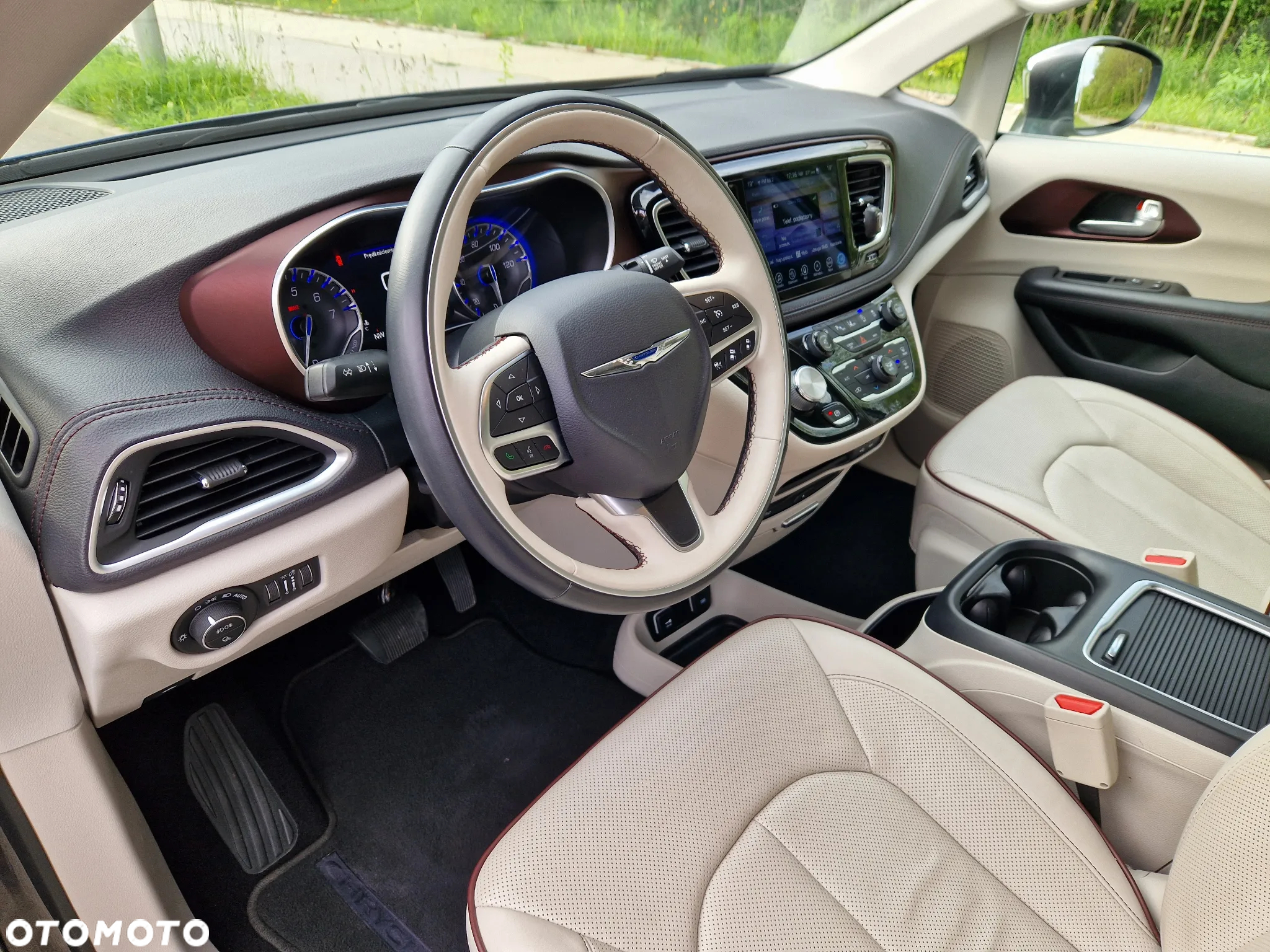 Chrysler Pacifica - 24